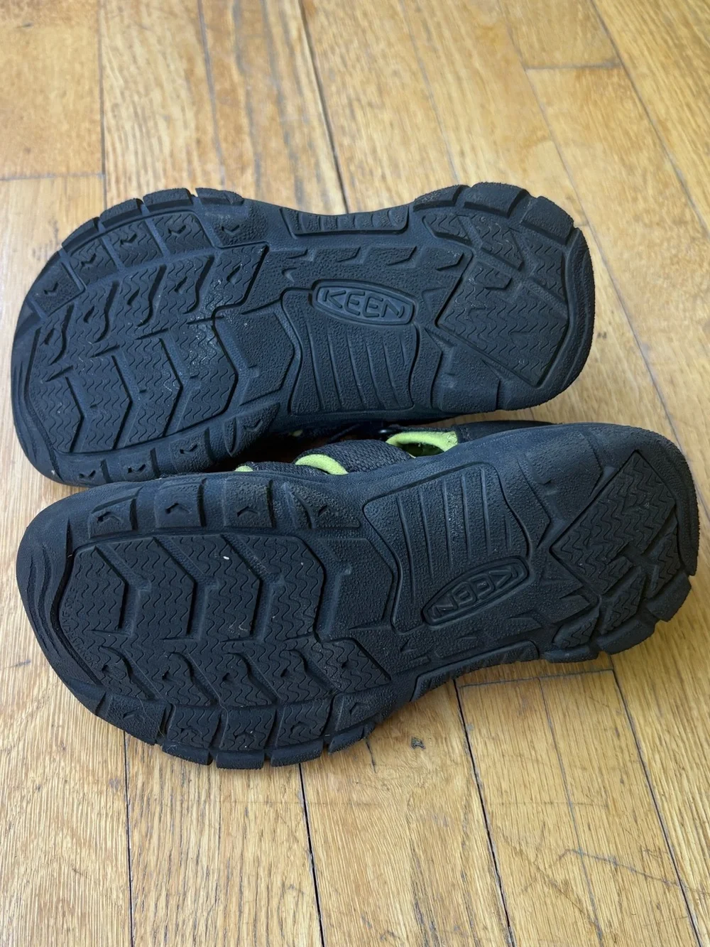 Keen Kids Newport H2 Black and Green Closed-Toe Water Sandals